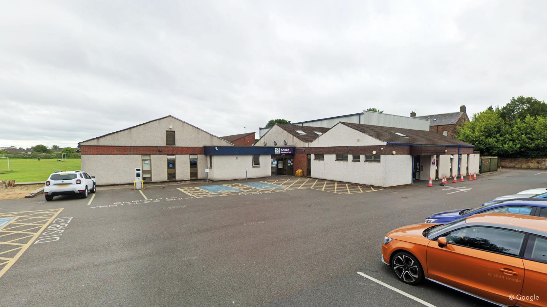 Annan swimming pool building